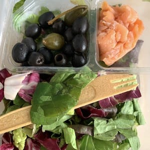 ALBERT FRESH BISTRO Salát s uzeným lososem kapary a olivami - nutriční (výživové) hodnoty, kalorie