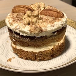 Mrkvový koláč s tvarohovým krémem a ořechy - domácí receptura - nutriční (výživové) hodnoty, kalorie