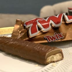 Náhled obrázku pro potravinu TWIX celomáčená sušenka s karamelem v polevě z mléčné čokolády MARS 