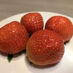 Raw strawberries - nutritional values, calories