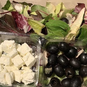Náhled obrázku pro potravinu ALBERT FRESH BISTRO Salát feta s černými a jogurtovým dresinkem 