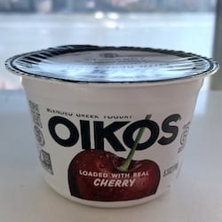 Náhled obrázku pro potravinu Oikos Blended Nonfat Greek Yogurt 0% Cherry netučný řecký jogurt s příchutí višně DANNON USA 