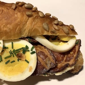 Náhled obrázku pro potravinu PAUL Croissant se slaninou a vejci LAGARDERE TRAVEL RETAIL A. S. 